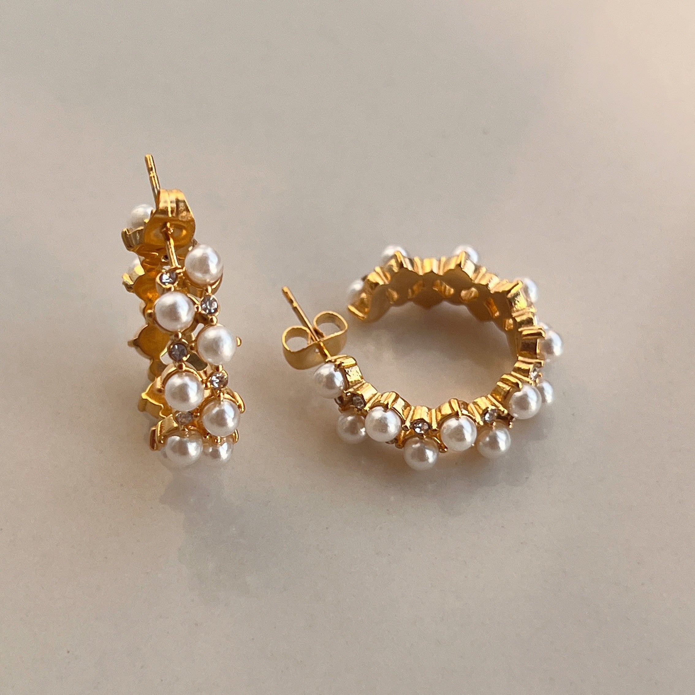 Elegant Geometric Beaded Pearl Earrings Tutorial Uses Herringbone Stitch /  The Beading Gem